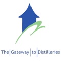 Das Logo der Website Whisky Distilleries zeigt eine blaue Pagode auf einer grünen Welle. Darunter steht der Schritzug "The Gateway to Distilleries"