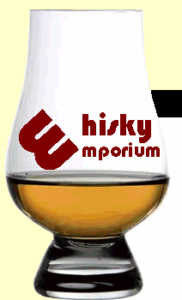 Logo der Website Whisky Emporium. In einem mit Whisky gefüllten Glencairn steht der rot-braune Schriftzug "Whisky Emporium".